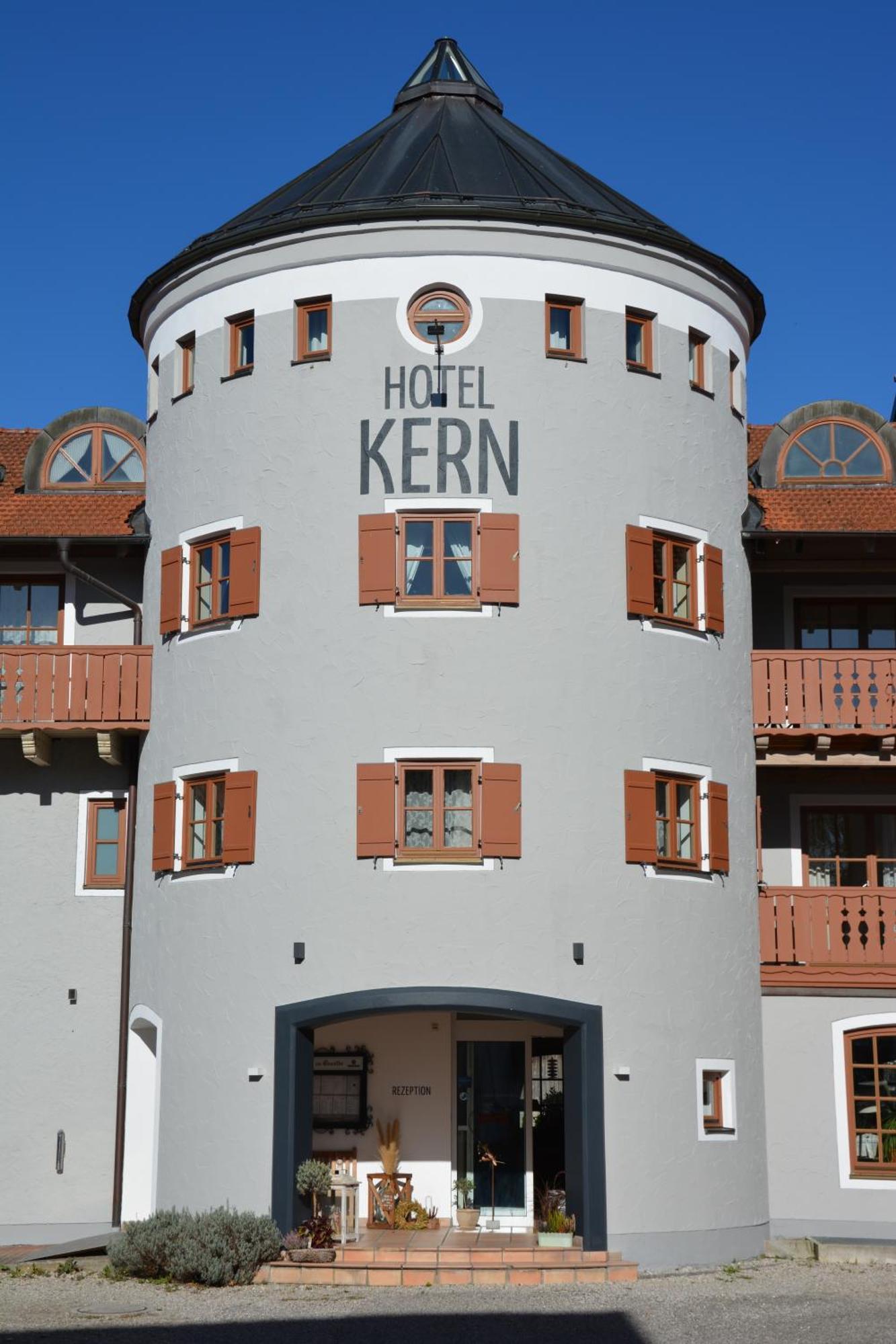 Hotel Garni Kern Halfing Экстерьер фото